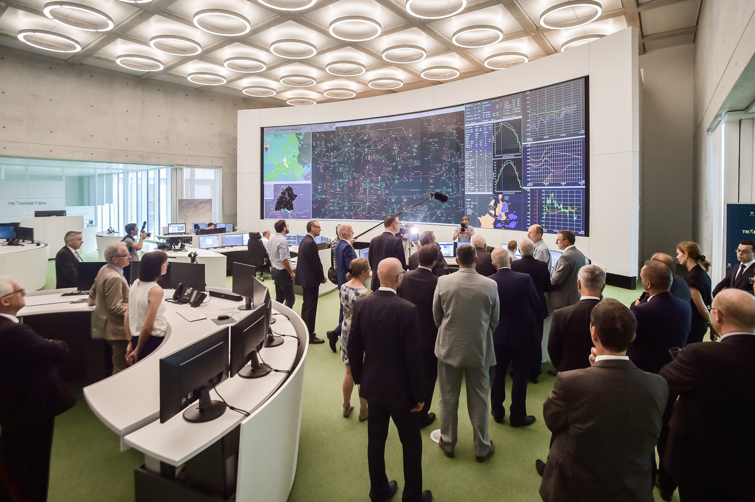 Eroeffnung Hauptschaltleitung Wendlingen mit Geschaeftsfuehrung Dr. Werner Götz (Vorsitzender), Rainer Joswig, Dr. Rainer Pflaum und Ministerpraesident W. Kretschmann - OHMSTRASSE 4, 73240 WENDLINGEN - Datum 23.06.2017 - Foto Ferdinando Iannone